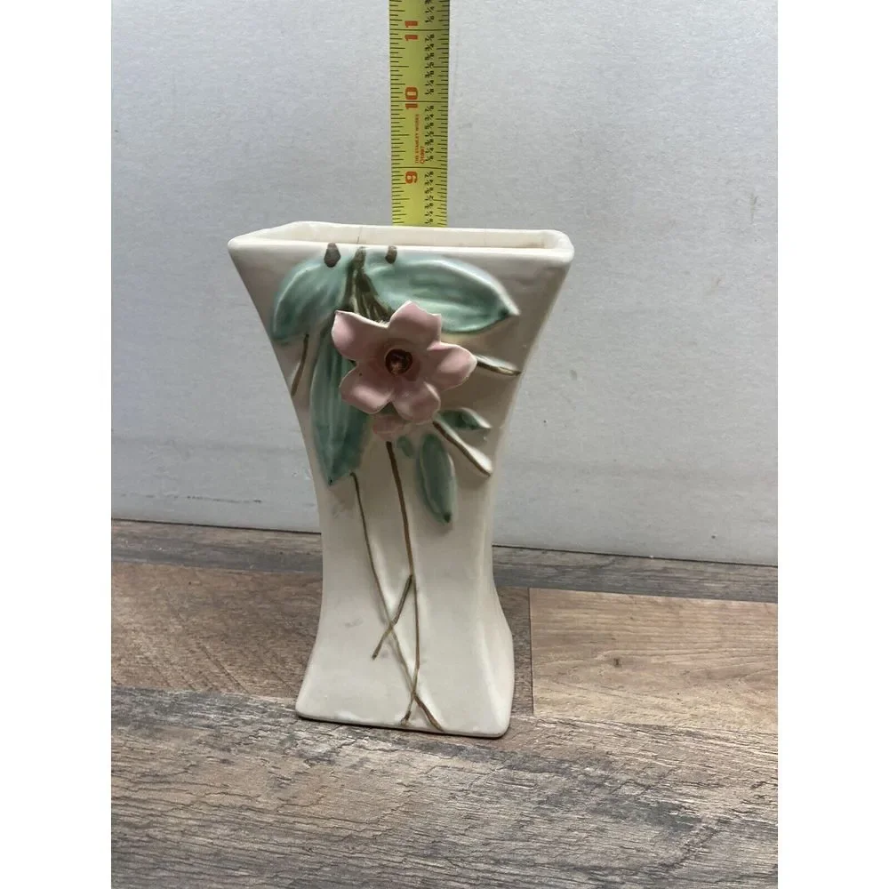 Vintage McCoy  Blossomtime  flower vase.‎ (Chipped Flower)